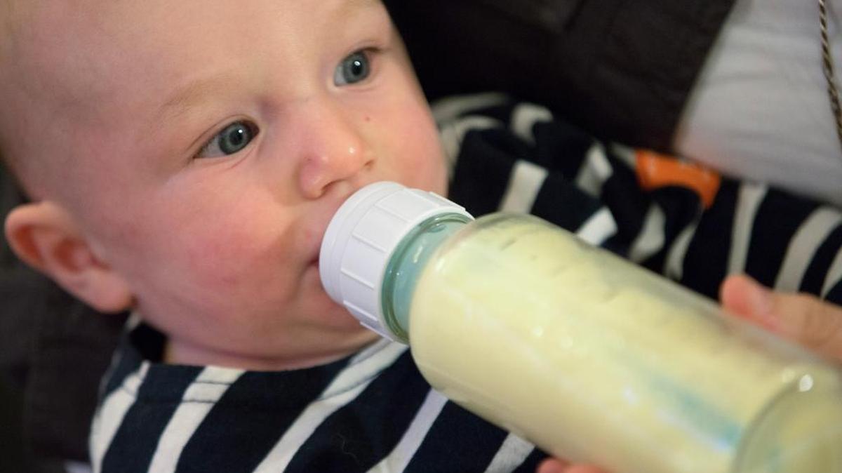 FILE -- A mother unable to nurse feeds her child donated milk in New York, Oct. 20, 2013. The Trump administration used threads of trade sanctions and withdrawal of military aid to try to block a measure at the World Health Assembly that encouraged breastfeeding. (James Estrin/The New York Times)