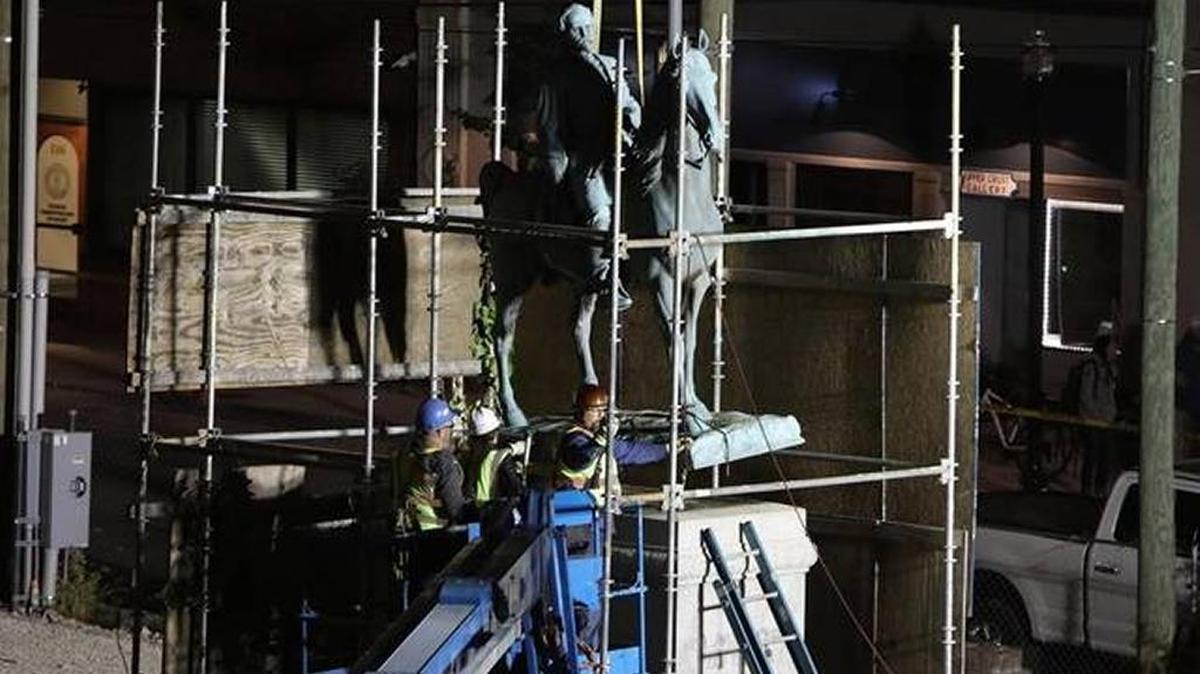 Crews removed the statue of Confederate Gen. John Hunt Morgan from the old Fayette County Courthouse last month.