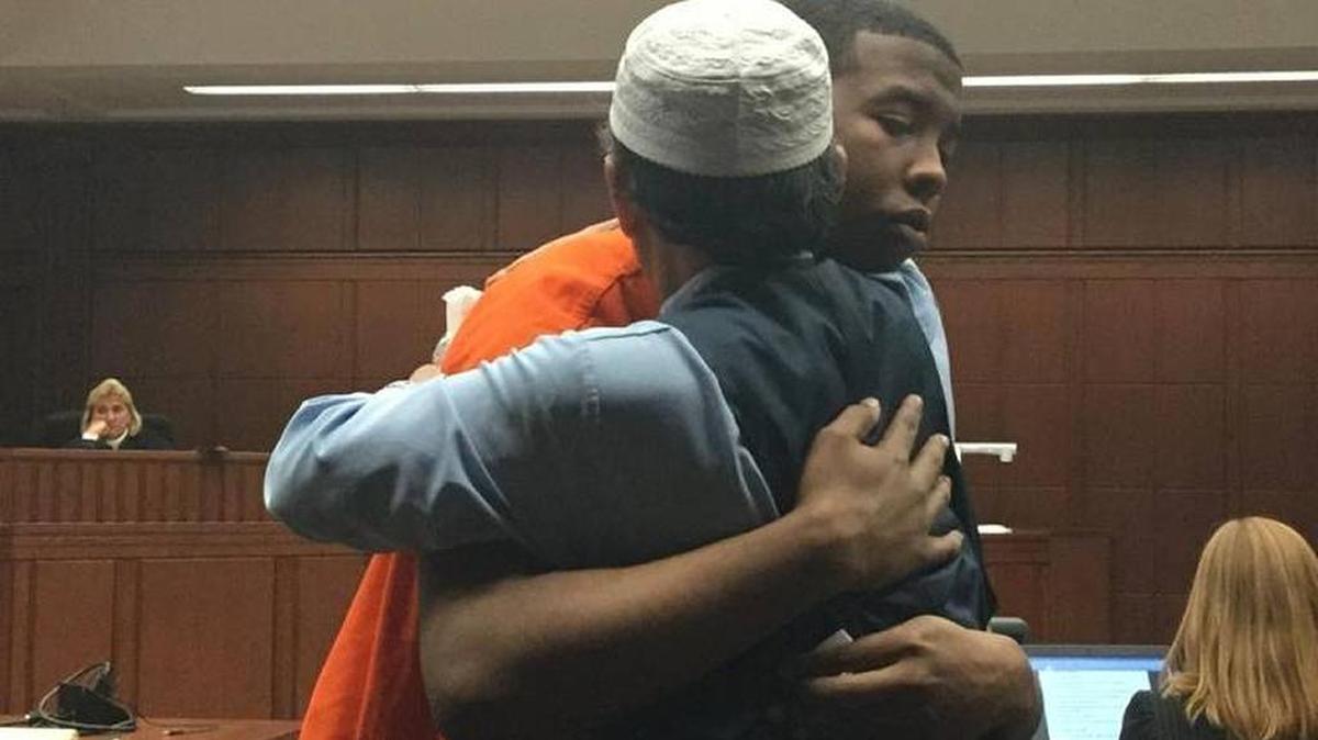 During the Tuesday sentencing hearing, Abdul-Munim Jitmoud hugged Trey Alexander Relford, who pleaded guilty in the murder of Jitmoud’s son when he delivered a pizza.
