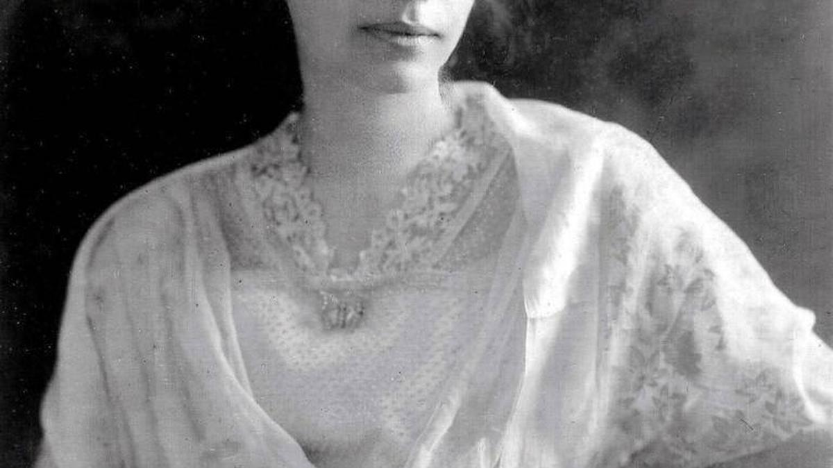 Madeline McDowell Breckinridge (1872-1920) was a national leader in the fight for women’s suffrage and social reform. The most influential Kentucky woman of her era, her work included lobbying for compulsory school attendance, better health care and creation of the juvenile justice system. She fought for public parks and against child labor.