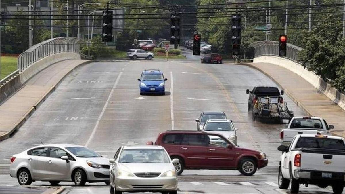 City officials wants the state to give it the Jefferson Street bridge so it can tear it down for a proposed expansion of the Lexington convention center and the Town Branch park.