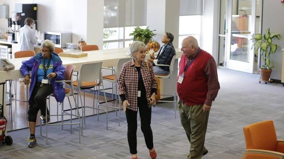 Susan Stempel and Kenneth Scher chatted after a November film class at Lexington’s senior center off Richmond Road.