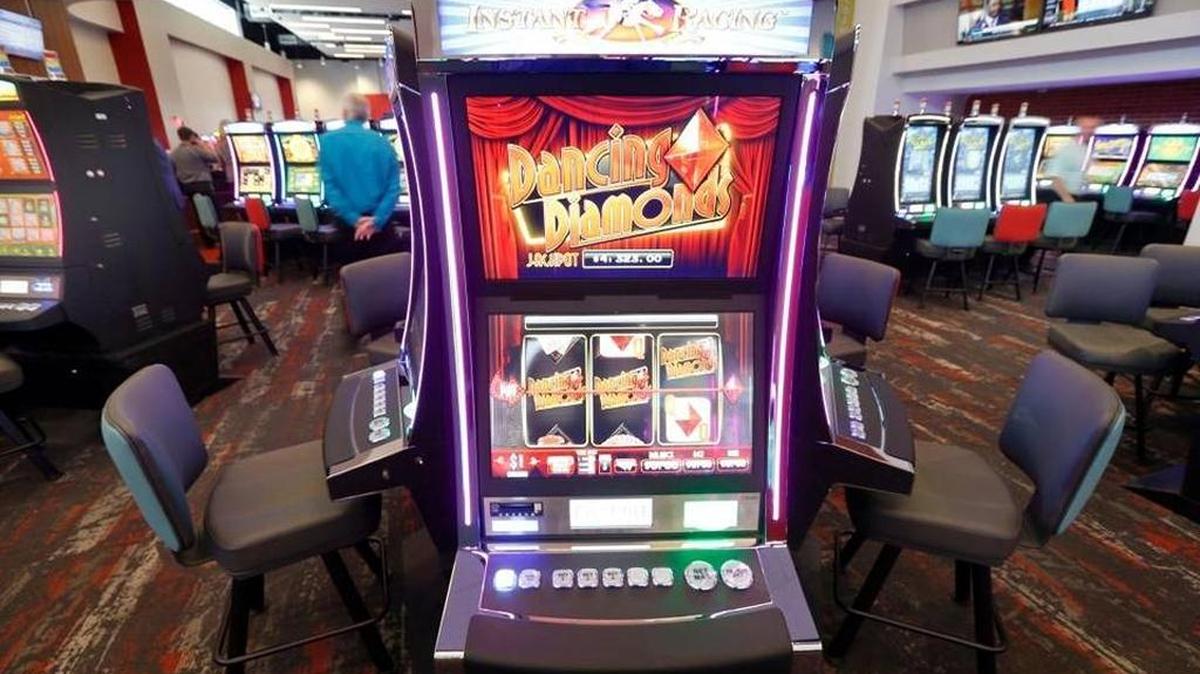 Red Mile’s instant racing parlor has machines that look a lot like regular slot machines.