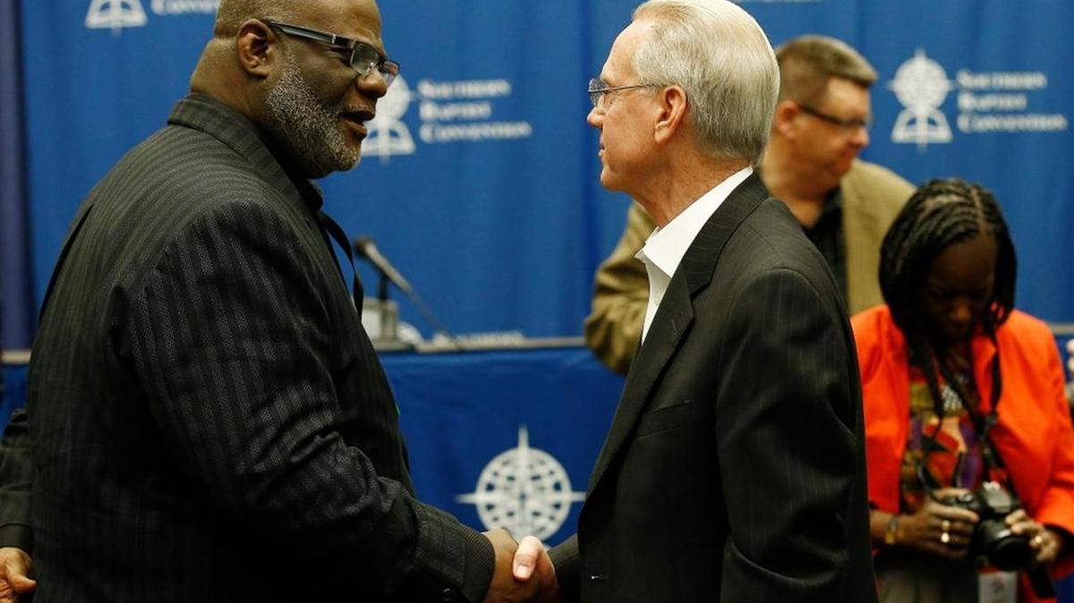 Rev. William McKissic, left, of Arlington, Texas, shakes hands with Barrett Duke, right, chairman of the 2017 Committee on Resolutions, after McKissic’s resolution to condemn “alt-right” white supremacy was voted on and passed at the Southern Baptist Convention annual meeting Wednesday in Phoenix.