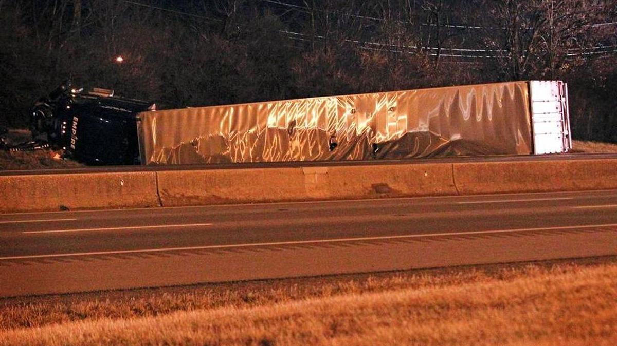 A tractor-trailer wreck closed part of Interstate 75 in Lexington in 2014. House Bill 184 would allow more trucks that weigh 120,000 pounds, 50 percent more than the regular limit of 80,000 pounds. The bill awaits action in the Senate.