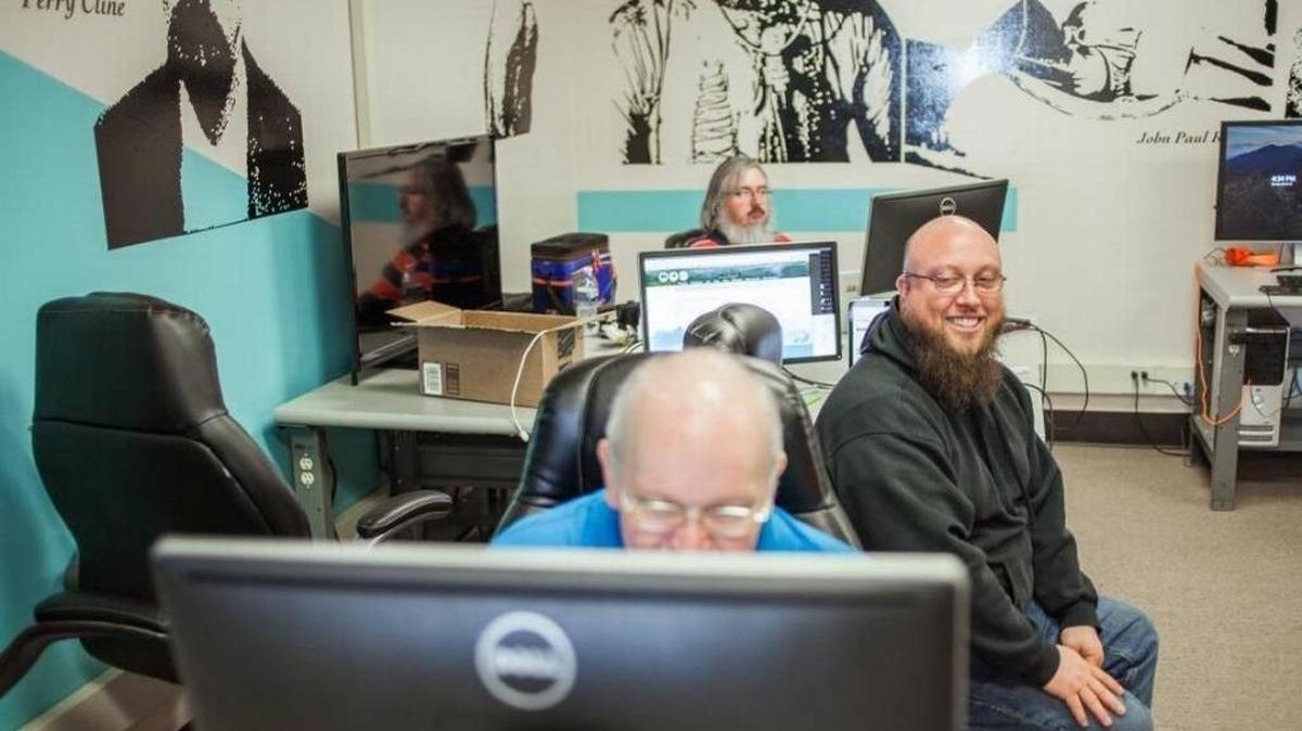 Michael Harrison, right, at BitSource, an internet start-up in Pikeville. To offset lost mining jobs, officials, business leaders and environmentalists in Kentucky are setting aside political feuds to try to create an entrepreneurial economy.