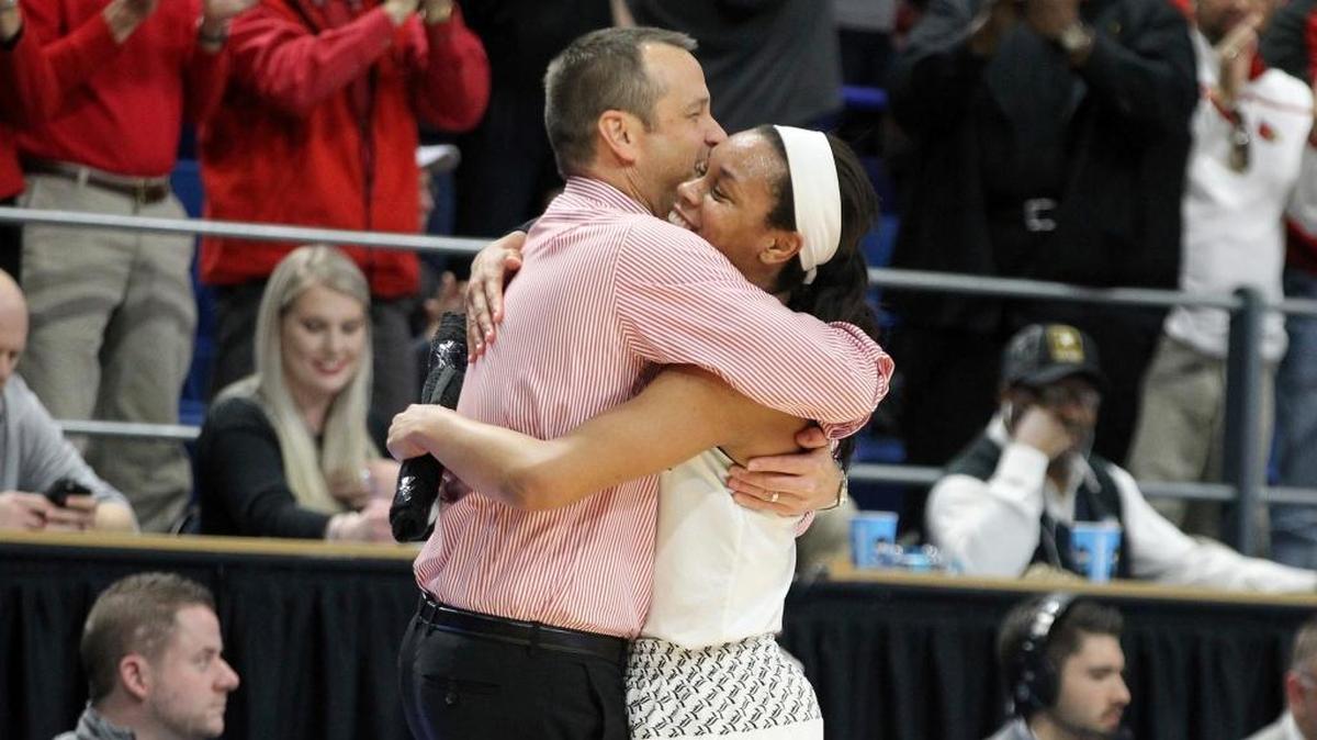 Louisville Coach Jeff Walz, left, and Lexington Regional MVP Asia Durr celebrated in the closing moments of the Cardinals’ victory over Oregon State in Rupp Arena.