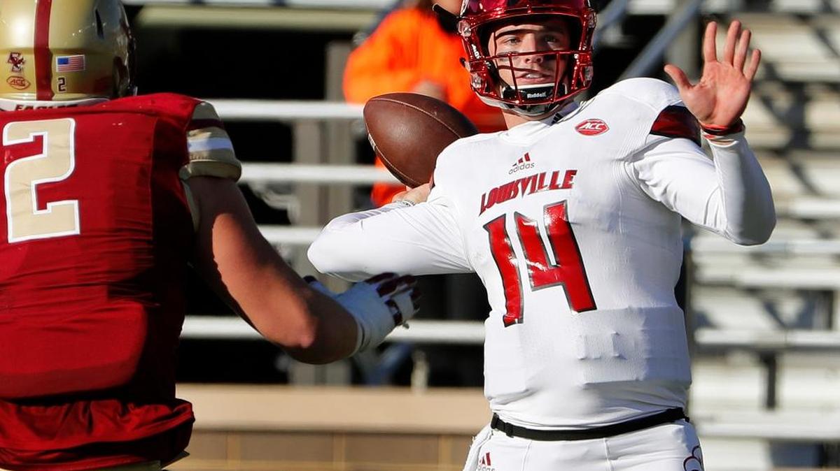 Louisville quarterback Kyle Bolin throws during the second half of Louisville's 52-7 win over Boston College in an NCAA football game at Alumni Stadium in Boston, Mass. Saturday, Nov. 5, 2016.