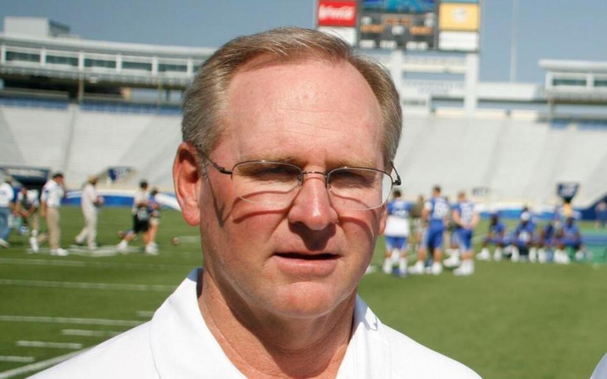 Louisville football’s Mike Summers, a Lexington native, previously was an assistant at UK.