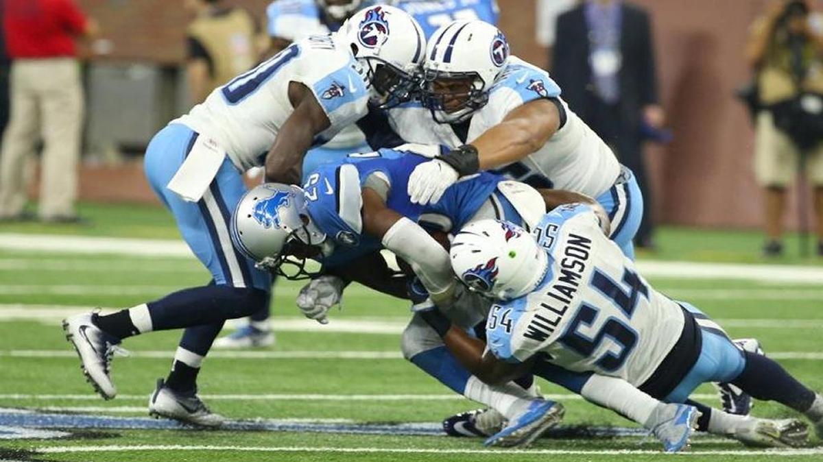 Former Kentucky linebacker Wesley Woodyard (54) and his Tennessee Titans teammates converged on Detroit Lions running back Theo Riddick.