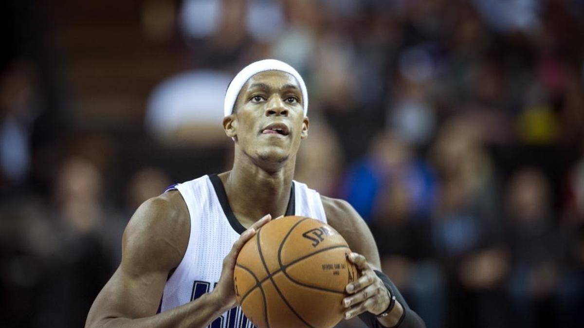 Sacramento Kings guard Rajon Rondo (9) shots a free throw against the Dallas Mavericks at Sleep Train Arena in Sacramento on Monday, Nov. 30, 2015.
