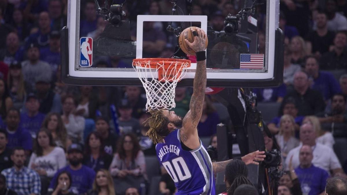 Sacramento Kings center Willie Cauley-Stein scored a basket against the Houston Rockets on Oct. 18, 2017, at the Golden 1 Center in Sacramento, Calif.