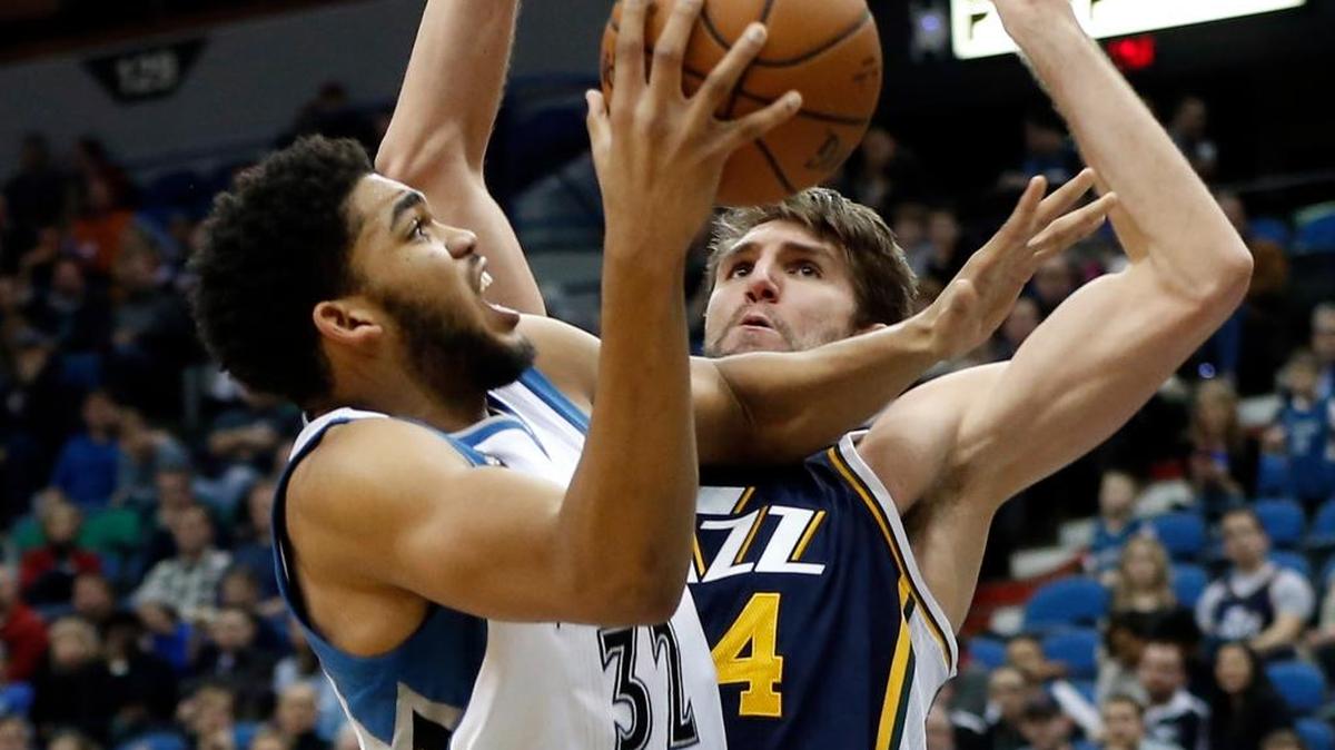 Minnesota Timberwolves’ Karl-Anthony Towns, left, attempts a shot as Utah Jazz’s Jeff Withey defends in the second half of an NBA basketball game Wednesday, Dec. 30, 2015, in Minneapolis. The Timberwolves won 94-80.