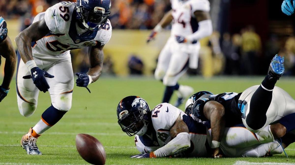 The Broncos’ Danny Trevathan (59) recovered a fumble during the second half of Super Bowl 50 against the Panthers on Sunday, Feb. 7, 2016, in Santa Clara, Calif.