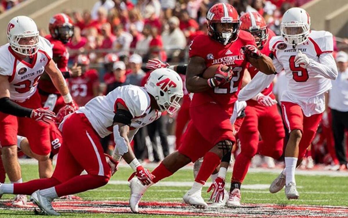 Jacksonville State running back Josh Clemons, who previously played for Kentucky, was named the Ohio Valley Conference’s offensive player of the week on Monday, Oct. 17, 2016.
