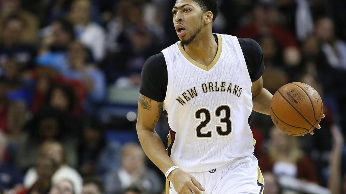 New Orleans Pelicans forward Anthony Davis (23) drives with the ball during the second half of an NBA basketball game against the Milwaukee Bucks Saturday, Jan. 23, 2016, in New Orleans. The Pelicans won 116-99.
