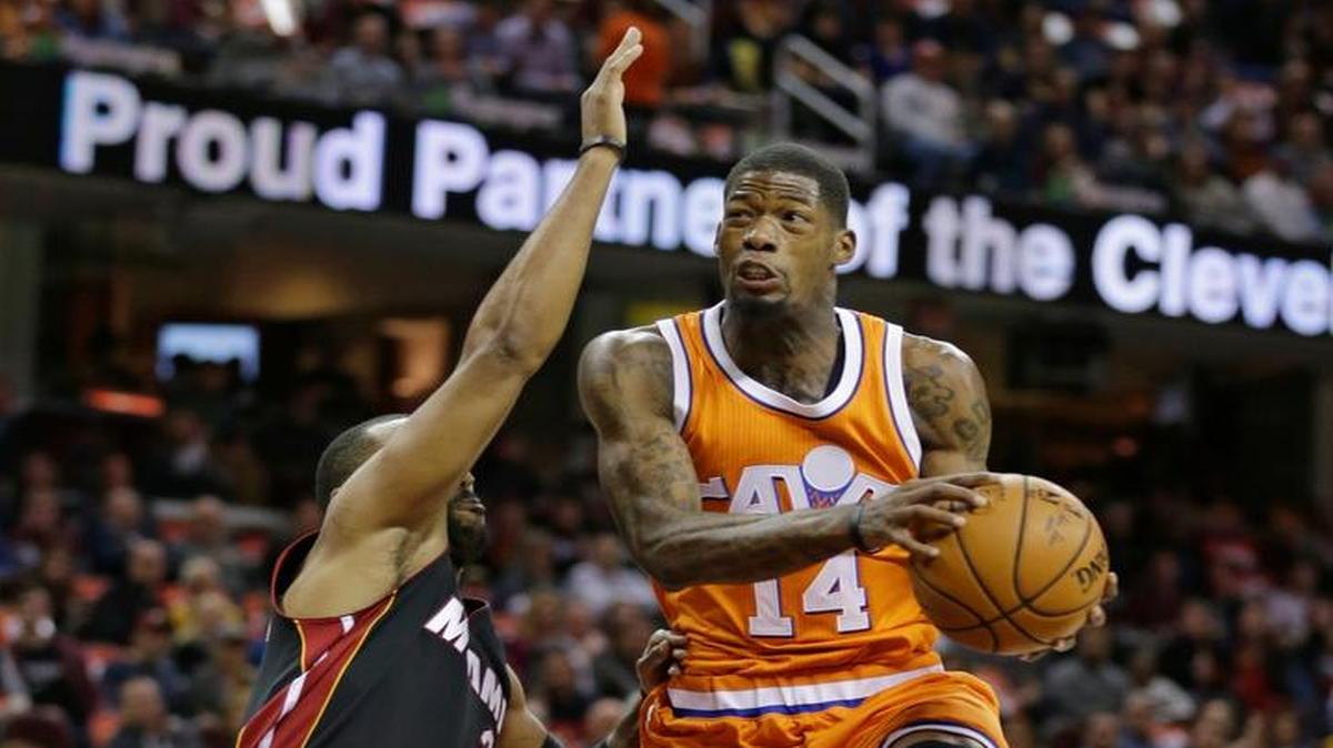 The Cleveland Cavaliers' DeAndre Liggins (14) drove the basket against the Miami Heat on Friday, Dec. 9, 2016, in Cleveland.