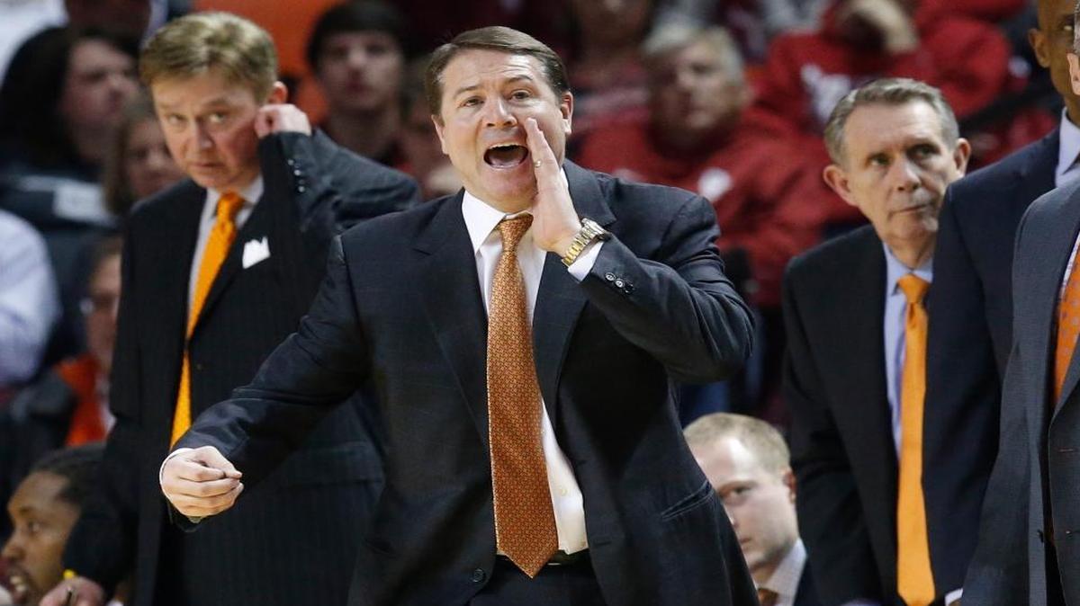 Oklahoma State coach Travis Ford, center, shouted during the first half of the team’s game against Oklahoma in Norman, Okla., on Wednesday, Feb. 24, 2016.