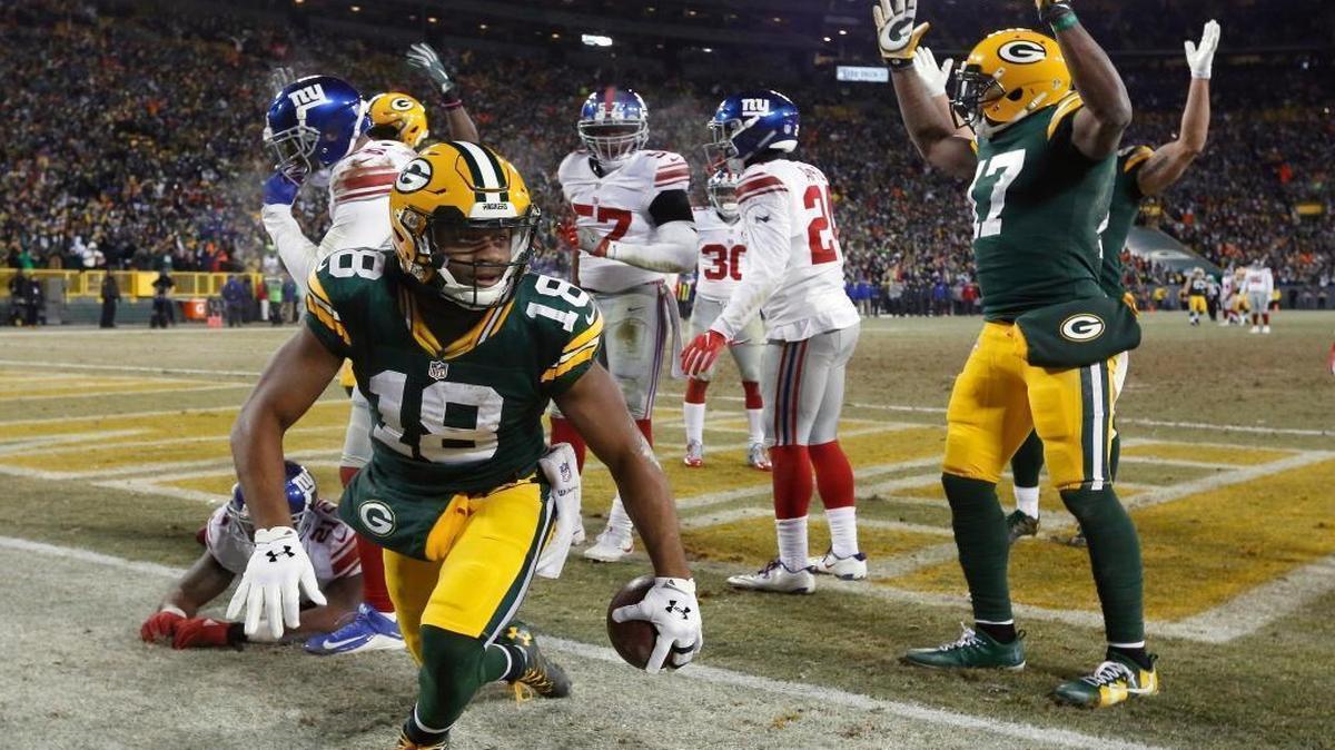 Green Bay Packers wide receiver Randall Cobb (18) celebrates after making a touchdown reception during the first half of an NFC wild-card NFL football game against the New York Giants, Sunday, Jan. 8, 2017, in Green Bay, Wis.