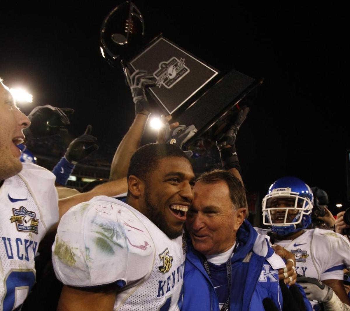 Kentucky linebacker Wesley Woodyard embraced then-UK coach Rich Brooks after the Wildcats beat Florida State 35-28 in the 2007 Music City Bowl.