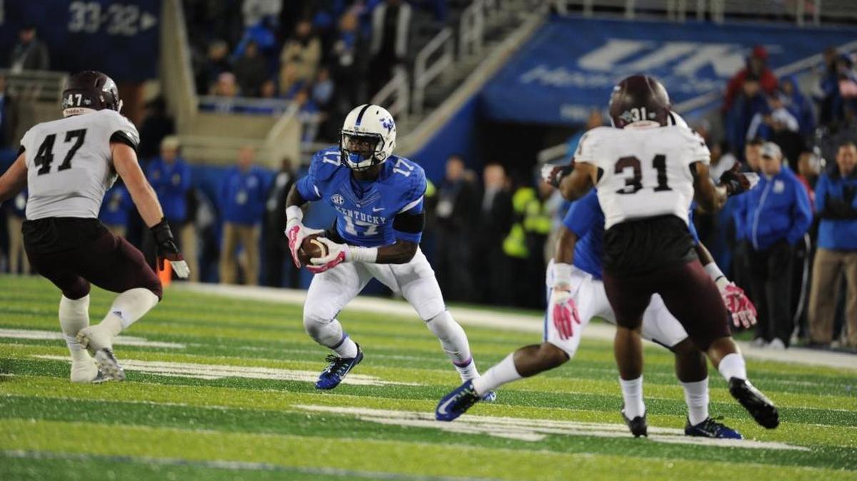 UK WR Alexander Montgomery catches a pass on UK's tying touchdown drive late in the 4th quarter of the University of Kentucky-EKU football game at Commonwealth Stadium on Saturday, October 3, 2015.