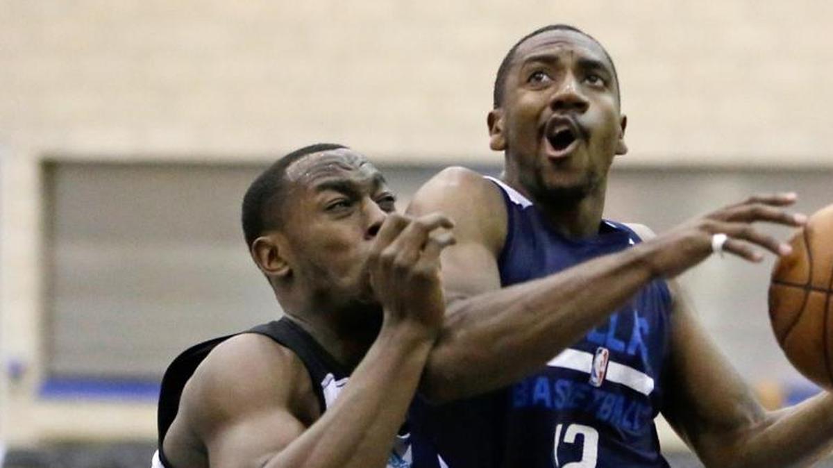 Former Kentucky point guard Marquis Teague, right, played for the Dallas Mavericks in the 2016 NBA summer league. He’s currently playing for the Memphis Hustle in the NBA G League.