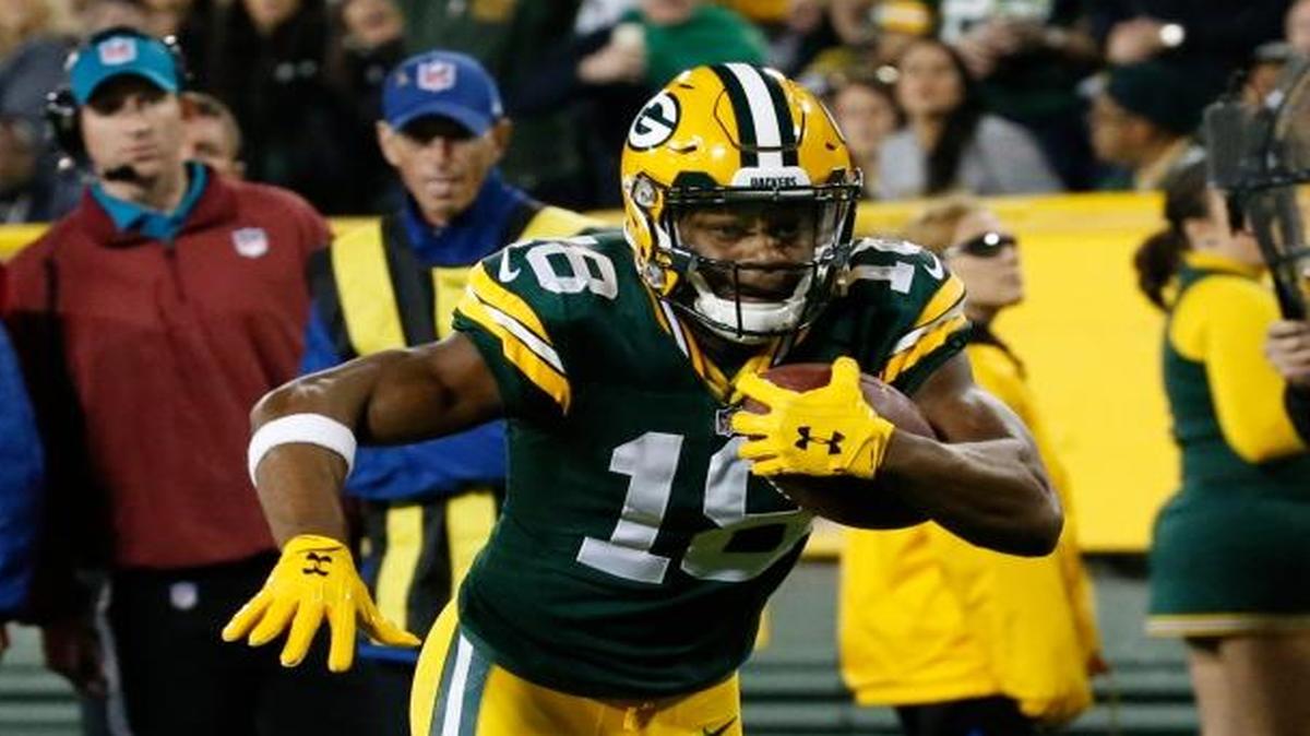 The Green Bay Packers' Randall Cobb catches a pass during the second half of an NFL football game against the Indianapolis Colts Sunday, Nov. 6, 2016, in Green Bay, Wis.