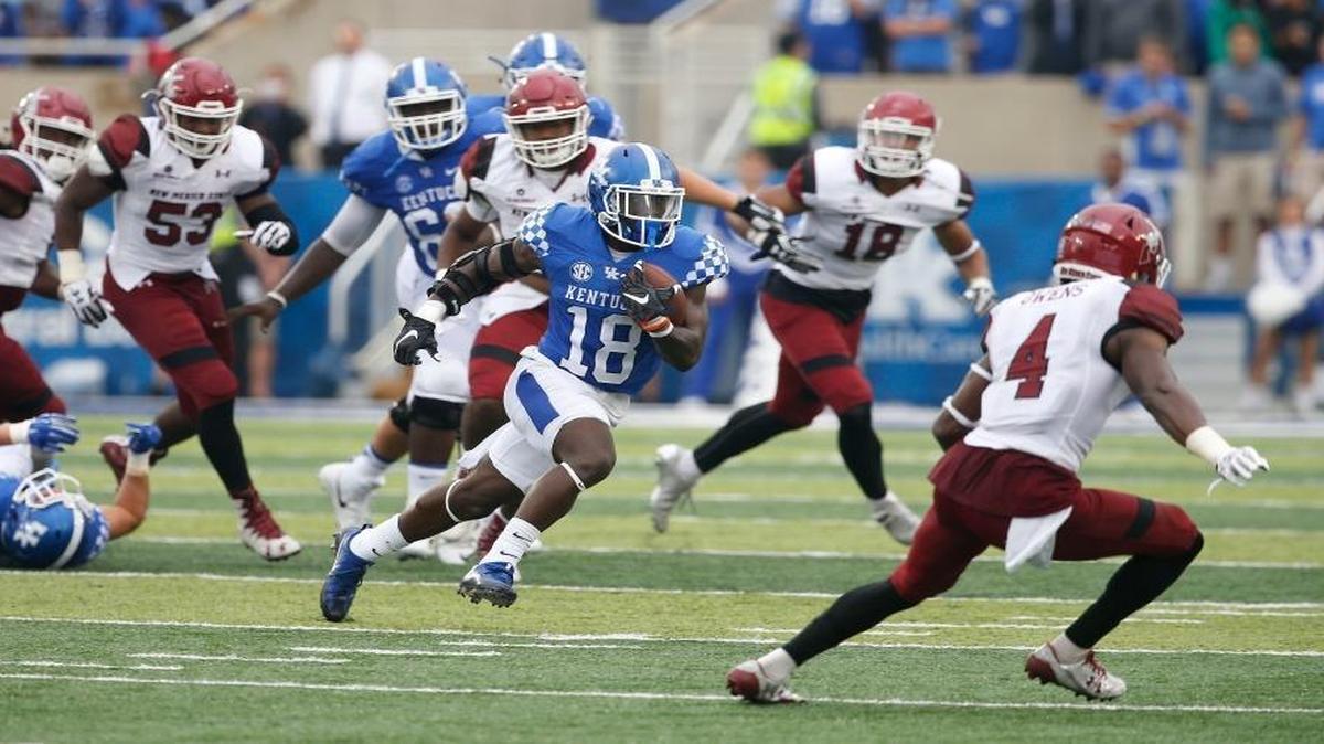 Kentucky running back Boom Williams (18) cut back upfield against New Mexico State defensive back DeMarcus Owens (4) on Sept. 17, 2016.