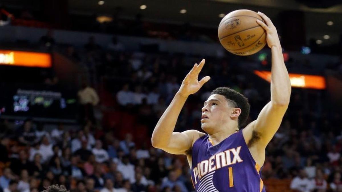 Phoenix Suns guard Devin Booker (1) prepared to shoot against Miami Heat forward Justise Winslow (20) during the first half on Thursday, March 3, 2016, in Miami.