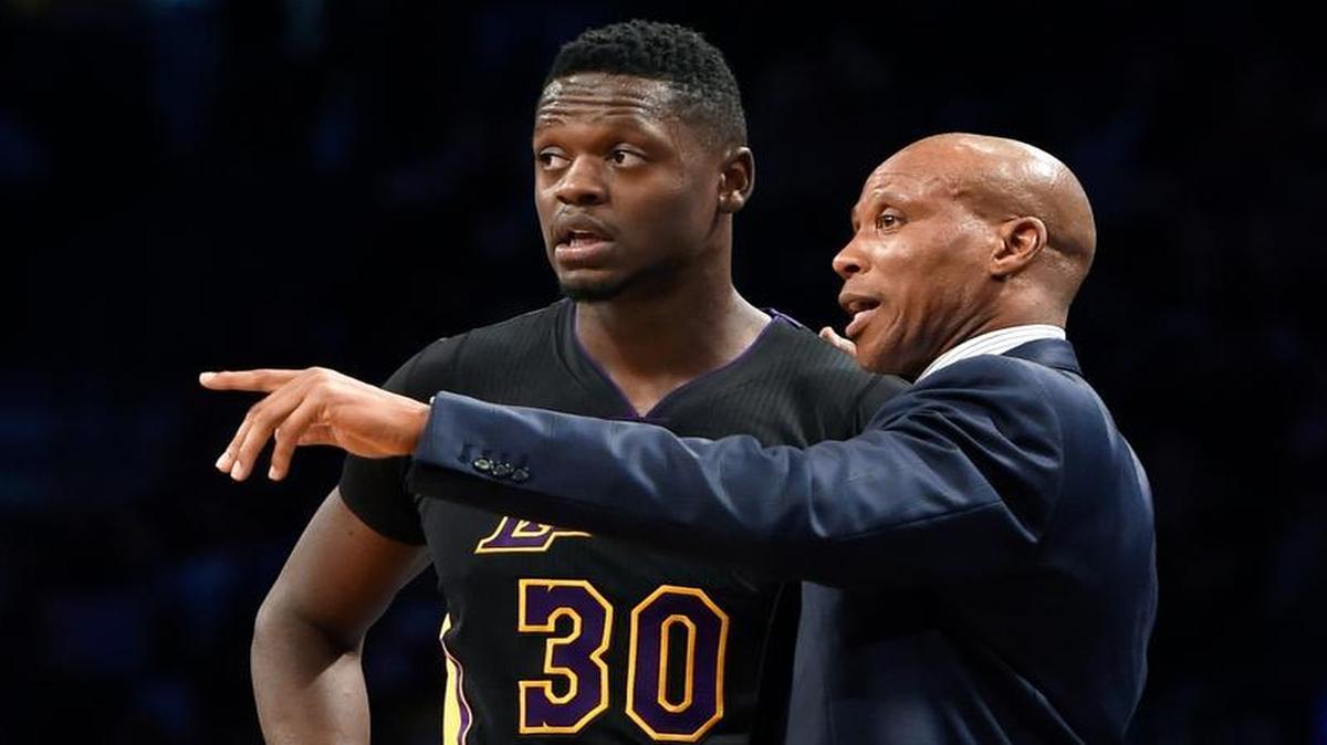 Los Angeles Lakers Coach Byron Scott talks with forward Julius Randle (30) during the first half of an NBA basketball game against the Brooklyn Nets on Friday, Nov. 6, 2015, in New York.