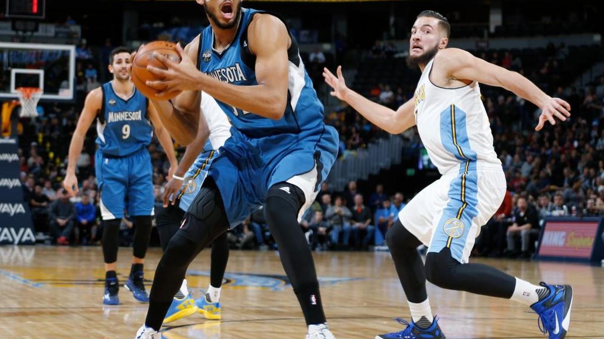 The Timberwolves’ Karl-Anthony Towns, left, drove for a shot past the Nuggets’ Joffrey Lauvergne in the first half on Friday, Dec.11, 2015, in Denver.