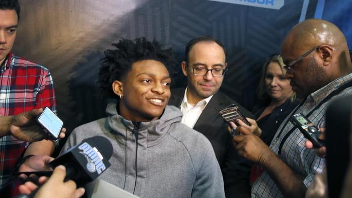 Kentucky’s De’Aaron Fox, center, listened to a question at the NBA Combine on May 12 in Chicago.