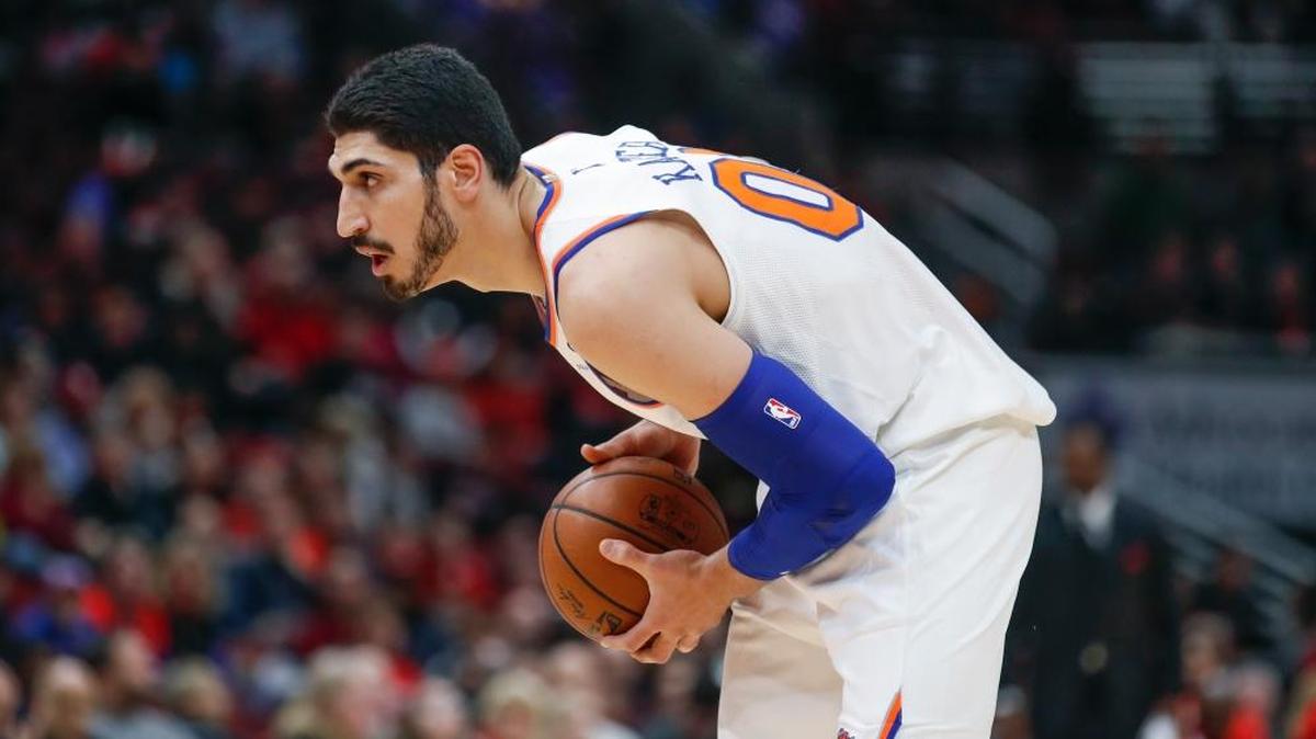 New York Knicks center Enes Kanter looks to pass the ball against the Chicago Bulls during the first half of an NBA basketball game, Saturday, Dec. 9, 2017, in Chicago.