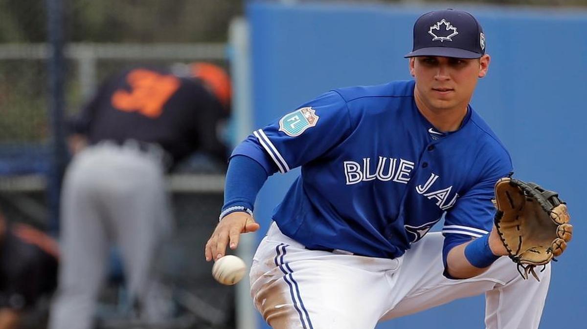 Toronto Blue Jays third baseman Andy Burns fielded a ground ball by the Detroit Tigers’ John Mayberry Jr. during the fourth inning of a spring training game on Thursday, March 24, 2016, in Dunedin, Fla.