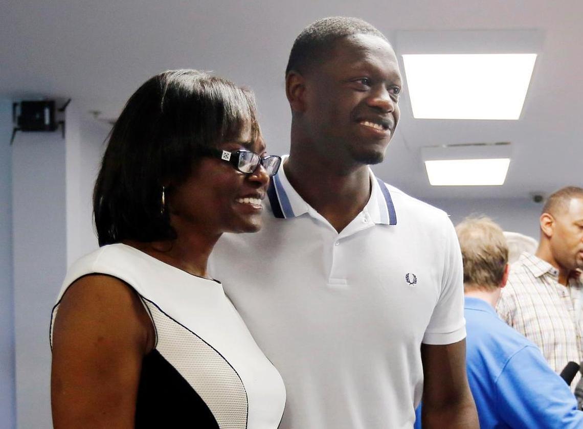 Kentucky's Julius Randle, right, poses with his mother Carolyn Kyles after Randle announced he will enter his name in the NBA draft during a news conference in Lexington, Ky., Tuesday, April 22, 2014.