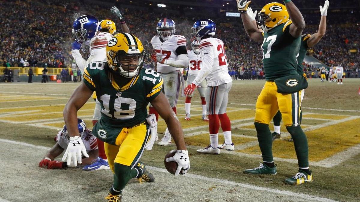 Green Bay Packers wide receiver Randall Cobb (18) celebrates after making a touchdown reception during the first half of an NFC wild-card NFL football game against the New York Giants, Sunday, Jan. 8, 2017, in Green Bay, Wis.