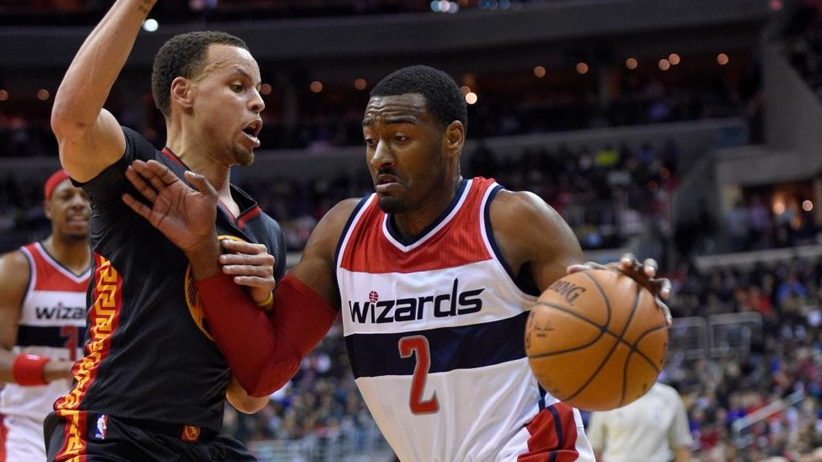 Wizards guard John Wall, right, dribbled against Warriors guard Stephen Curry during the second half on Feb. 24, 2015, in Washington. The Warriors won 114-107.