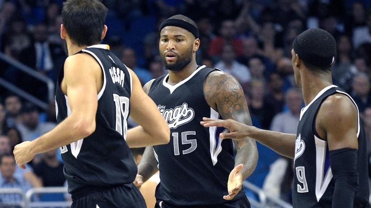 The Kings’ DeMarcus Cousins (15) was congratulated by Omri Casspi (18) and Rajon Rondo after making a basket during the second half against the Magic. The Kings won 97-91.
