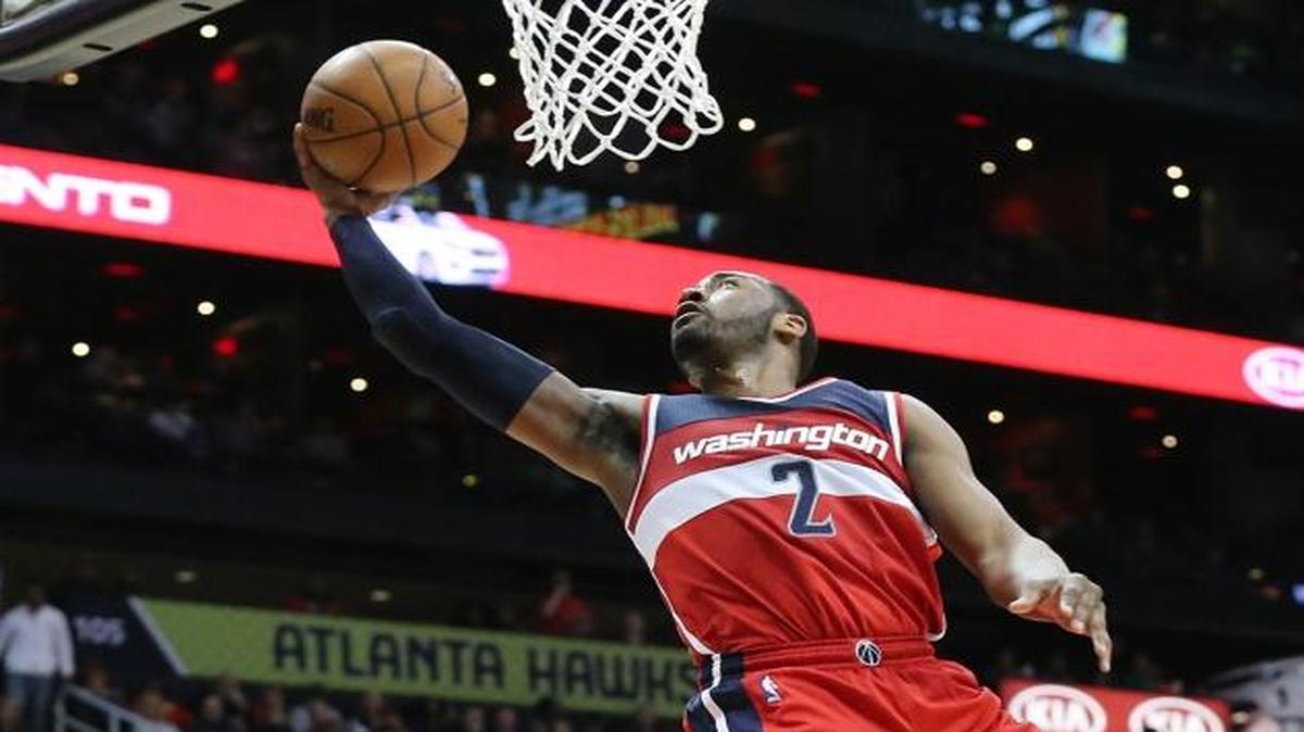 The Wizards’ John Wall scored past the Hawks’ Jeff Teague and Thabo Sefolosha on Monday, March 21, 2016, in Atlanta. The Wizards won 117-102.