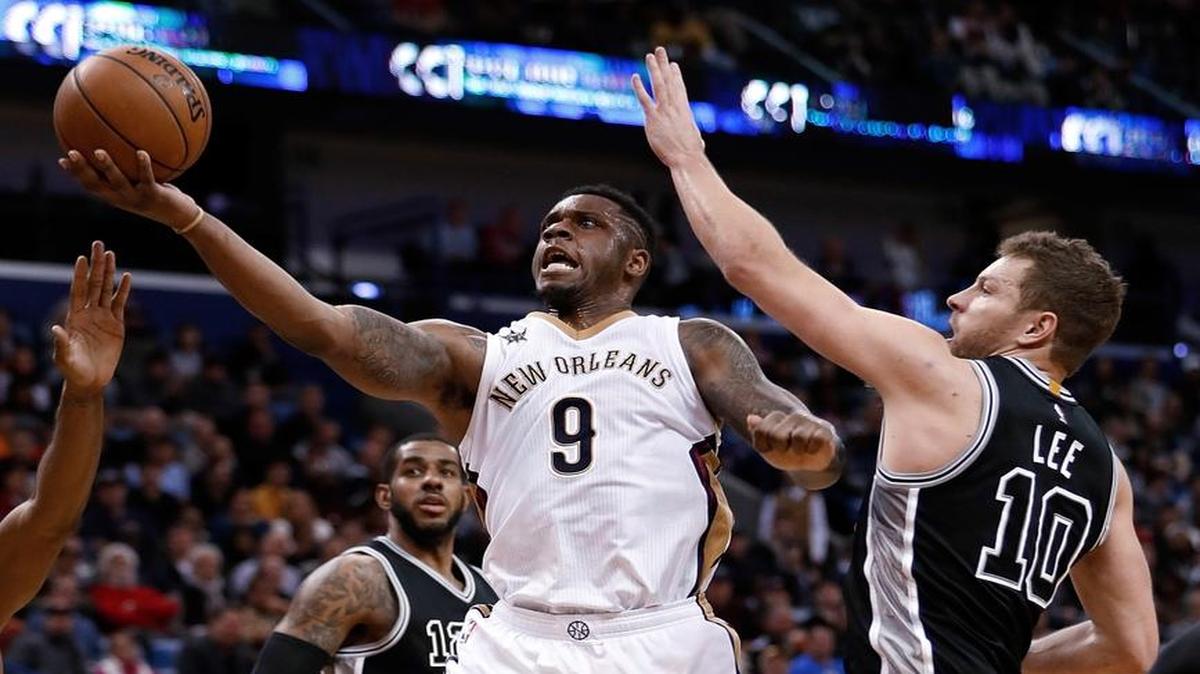 New Orleans Pelicans forward Terrence Jones (9) shoots next to San Antonio Spurs forward David Lee (10) during the second half of an NBA basketball game in New Orleans, Friday, Jan. 27, 2017. The Pelicans won 119-103.