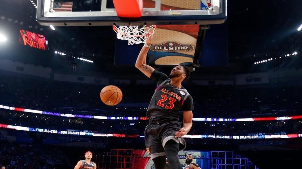 Western Conference forward Anthony Davis of the New Orleans Pelicans (23 ) slam dunks during the first half of the NBA All-Star basketball game in New Orleans, Sunday, Feb. 19, 2017.