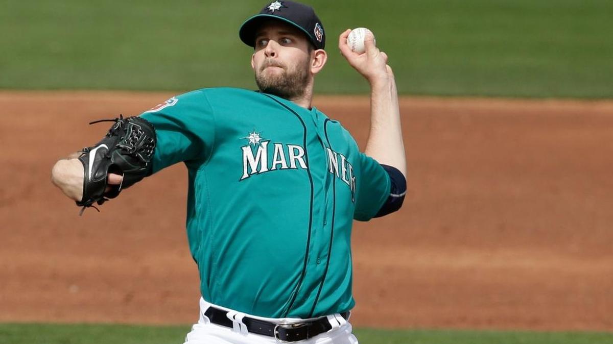 Mariners James Paxton threw during the second inning of a spring training game against the Diamondbacks on Monday, March 7, 2016, in Peoria, Ariz.