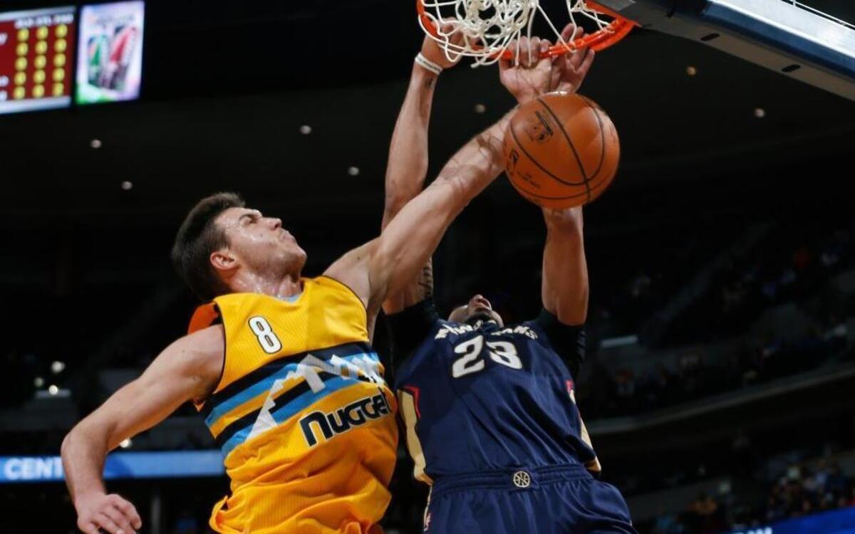 Pelicans forward Anthony Davis, right, dunked the ball over Nuggets forward Danilo Gallinari in the first half Sunday, Dec. 20, 2015, in Denver.