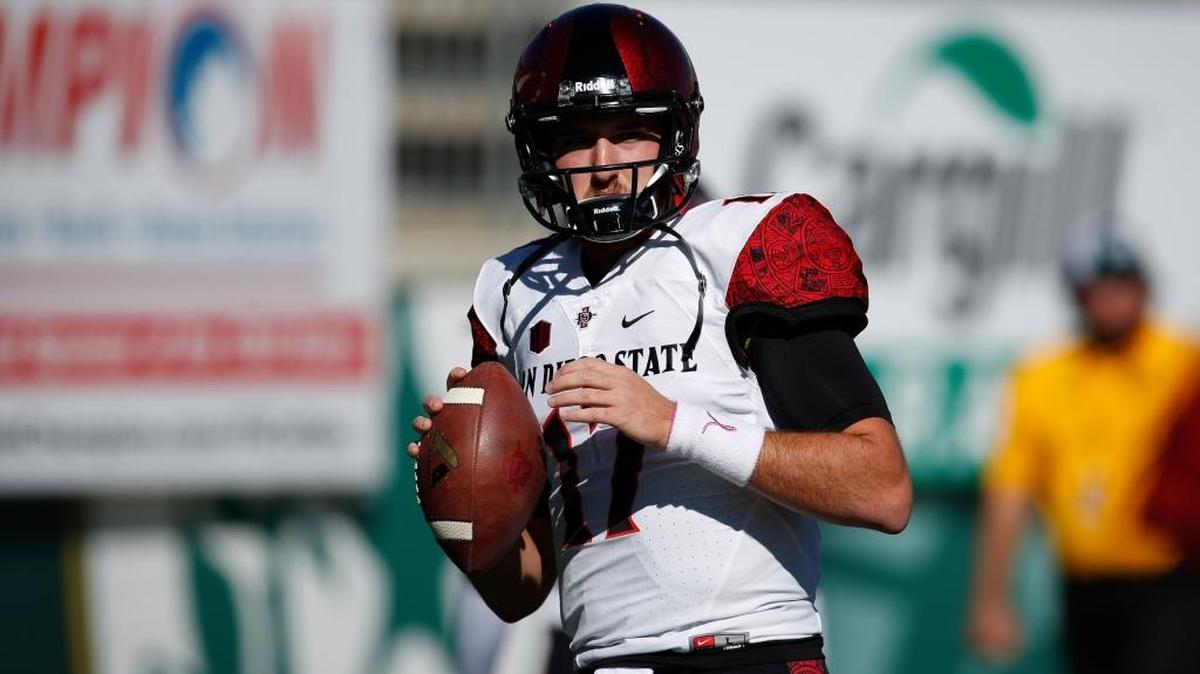 San Diego State quarterback Maxwell Smith warmed up before the first half against Colorado State on Oct. 31, 2015, in Fort Collins, Colo.