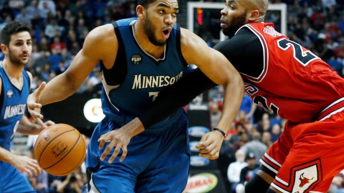 The Timberwolves’ Karl-Anthony Towns, left, drove on the Bulls’ Taj Gibson in the second half Saturday in Minneapolis. Minnesota won 112-105.