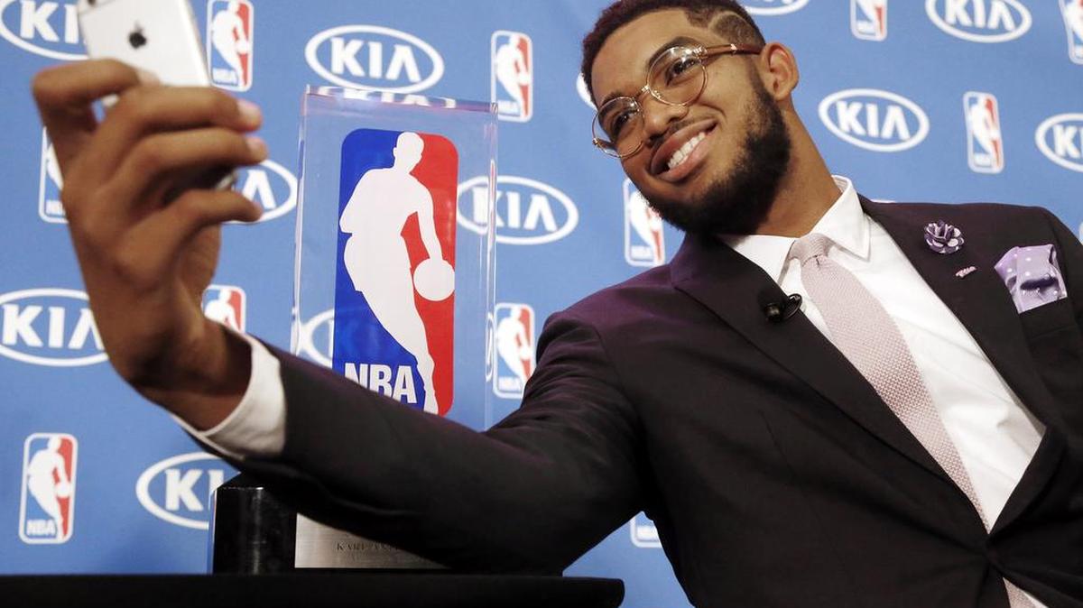 The Minnesota Timberwolves’ Karl-Anthony Towns took a selfie with his NBA Rookie of the Year trophy after a news conference announcing his selection for the award on Monday, May 16, 2016, in Minneapolis.