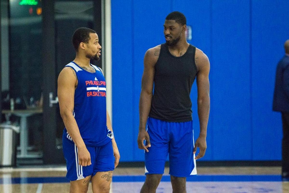 Isaiah Briscoe talked with fellow former Kentucky standout Alex Poythress during his workout for the Sixers. Poythress finished up last season with Philadelphia.