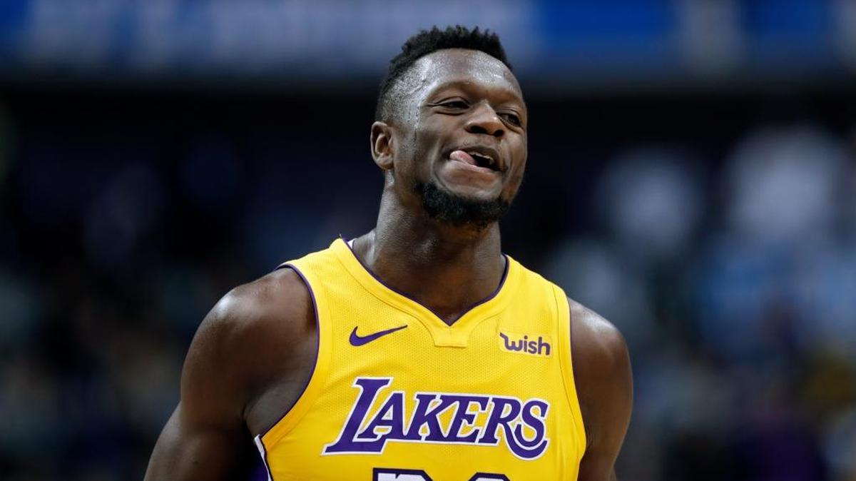 Los Angeles Lakers forward Julius Randle (30) celebrates a basket against the Dallas Mavericks in the second half of an NBA basketball game, Saturday, Jan. 13, 2018, in Dallas.