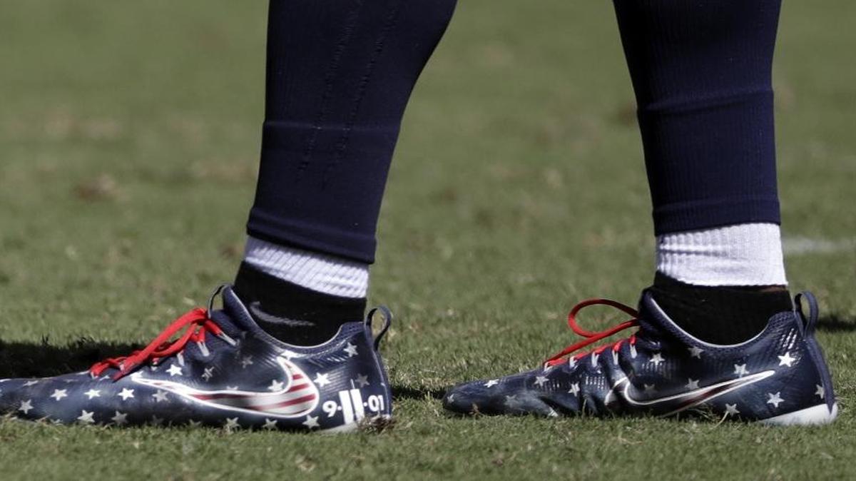 Tennessee Titans linebacker Avery Williamson wears shoes honoring victims of the 9/11 attacks in the second half of a game against the Minnesota Vikings on Sunday, Sept. 11, 2016, in Nashville.