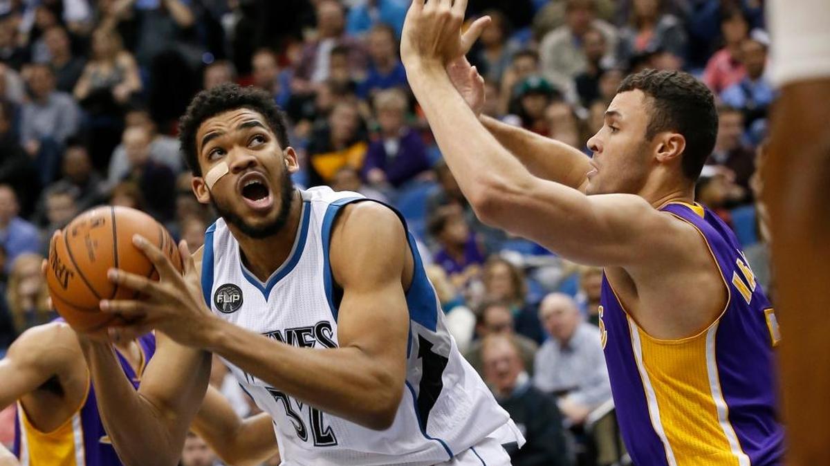 Timberwolves center Karl-Anthony Towns (32) drove against Lakers forward Larry Nance Jr., right, during the first half in Minneapolis on Wednesday, Dec. 9, 2015.